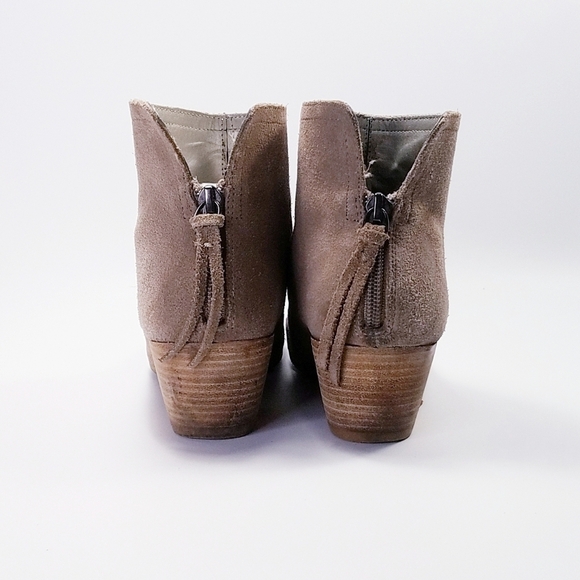 Kenneth Cole Reaction Pil-age Ankle Booties Tan Suede Back Zip Tassels Size 6.5 - Picture 8 of 11